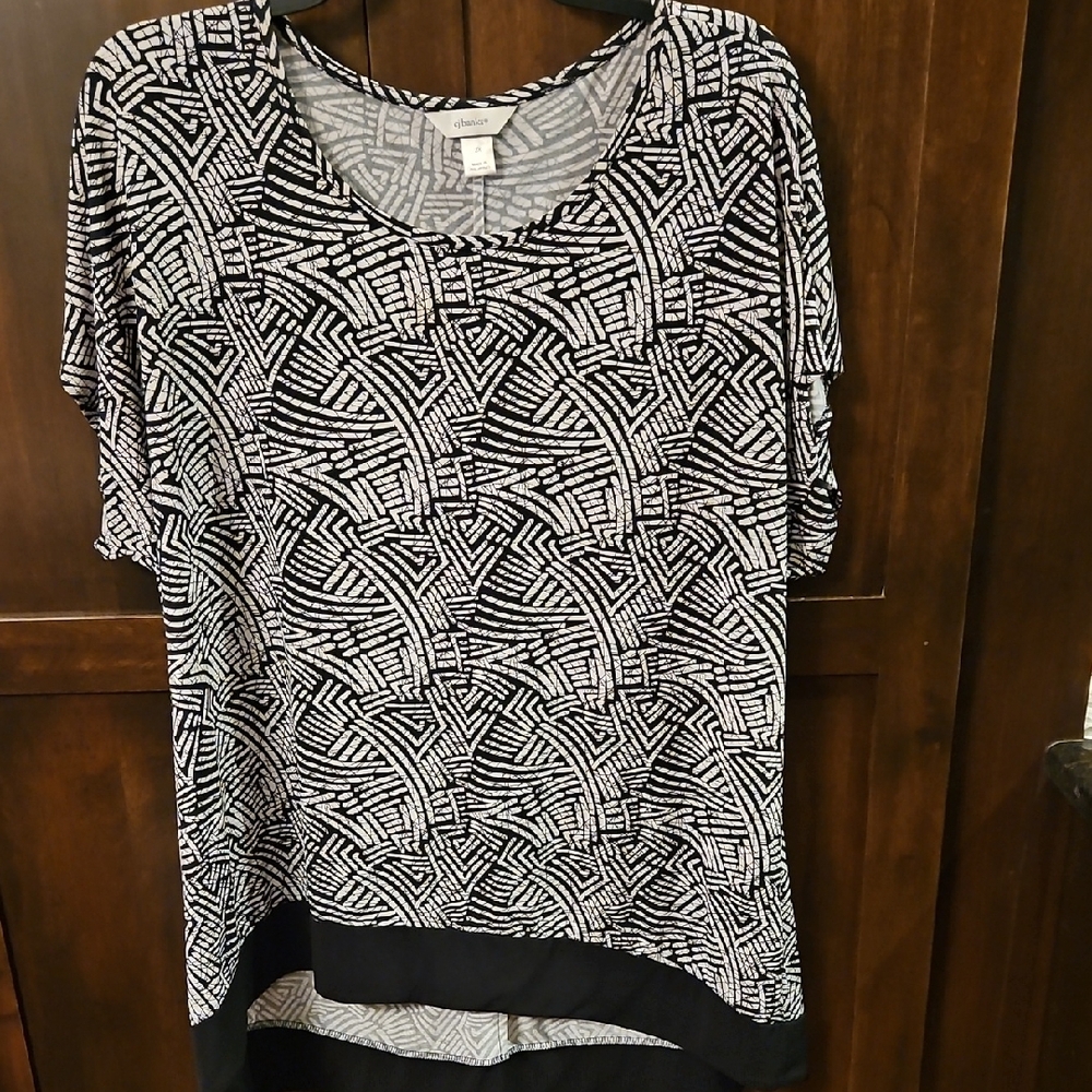 CJ Banks Black and White Graphic Short Sleeve Blouse, 2x